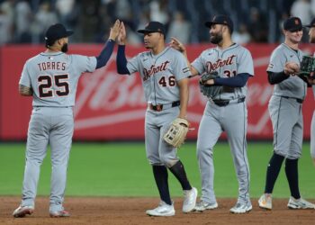MLB roundup: Tigers use 5-run inning to pound Yankees once more