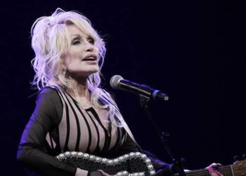 Dolly Parton postpones Vegas residency for 1 yr on account of ‘well being challenges’ – Nationwide