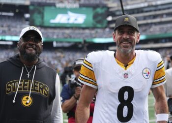 Aaron Rodgers takes situation with Mike Tomlin’s Steelers’ journey plan to Eire for Vikings showdown 