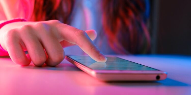 Find out how to flip off autoplay in your social media feeds