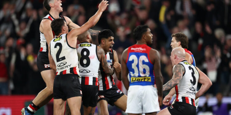 ‘Presents to the umpires?’ Cheeky quip sums up beautiful Rowell win as umps blasted over ‘cooked’ NWM snub