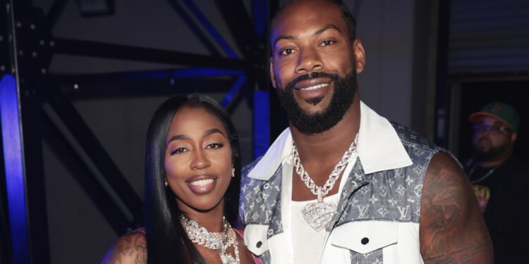 Celebrates Za’Darius Smith’s B-Day, Shares “First” Pic