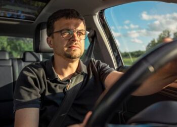 I’m center class, however really feel like I’m at all times getting ready to monetary collapse — how do I lastly pull forward?