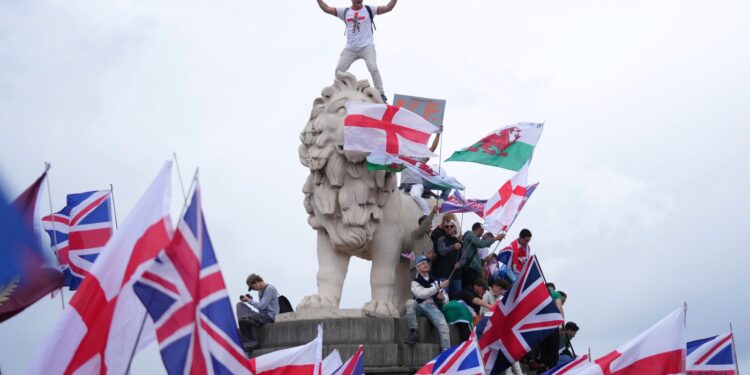 London far-right rally attracts over 100,000 with clashes breaking out : NPR