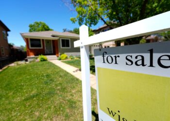 Mortgage charges transfer barely decrease as authorities shutdown delays key knowledge