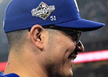 Dodgers Gamers Put on Alex Vesia Tribute Hats