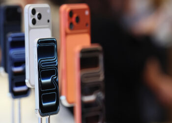 Hilariously Cumbersome iPhone 17 Professional Max Cooling Mod Boosts Efficiency