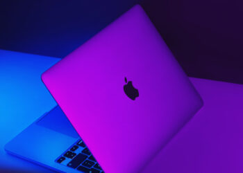 How To Safely Clear Your MacBook’s Display screen