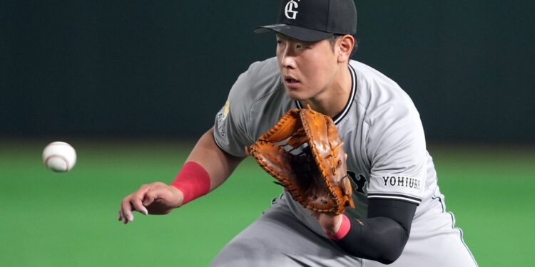Kazuma Okamoto, Kona Takahashi posted for MLB groups