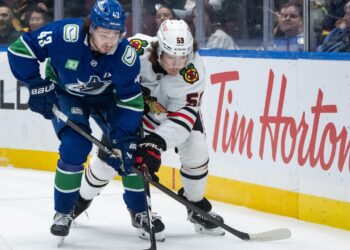 Bertuzzi’s hat trick lifts Blackhawks over Canucks 