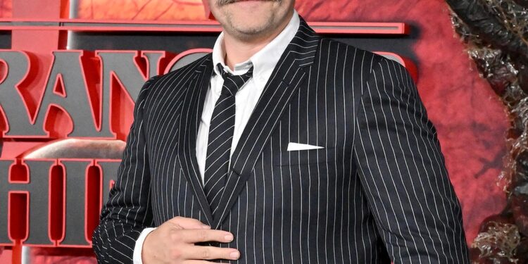 David Harbour Debuts Grey Hair in New Transformation