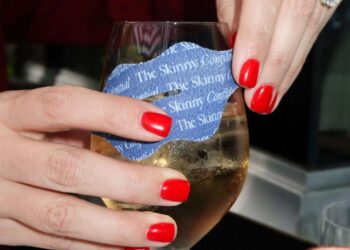 Why Everybody Is Mouth Taping: The 5-in-1 Magnificence & Wellness Hack