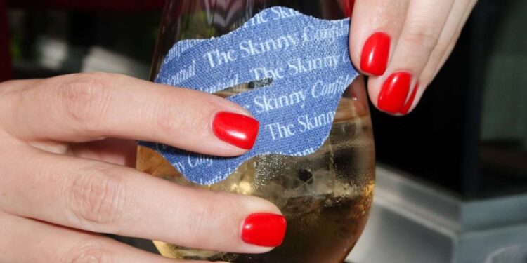 Why Everybody Is Mouth Taping: The 5-in-1 Magnificence & Wellness Hack